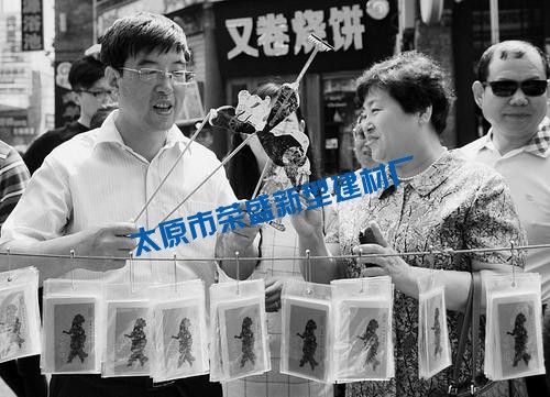 太原食品街熱鬧非凡　非遺成果讓人過(guò)足癮